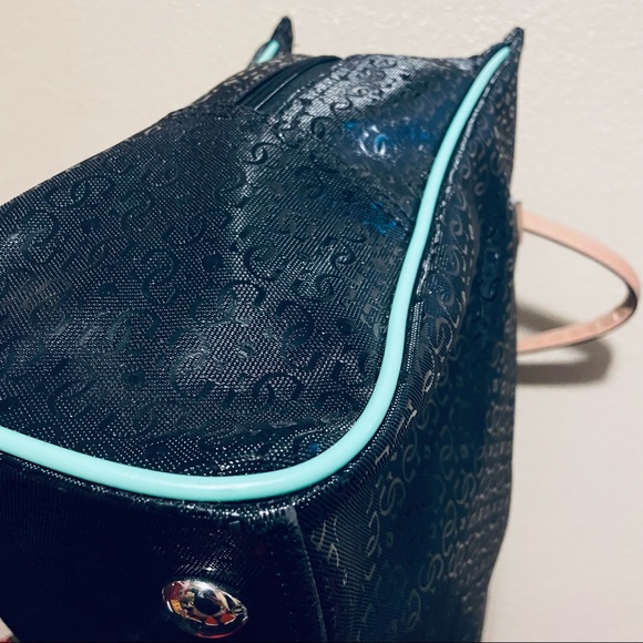 Guess Travel~Weekender Tote - Picture 5 of 6